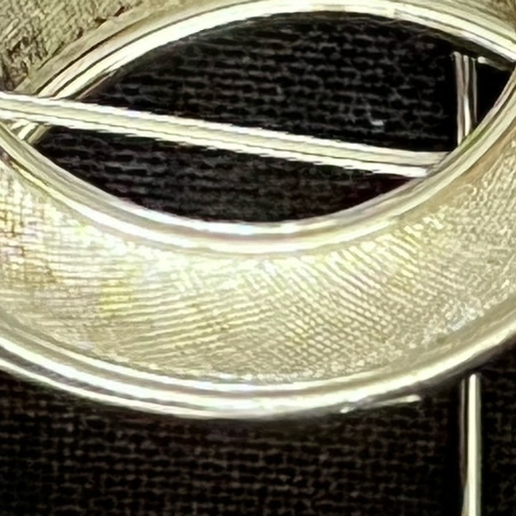 Two Crown Trifari Brooches - Picture 7 of 13